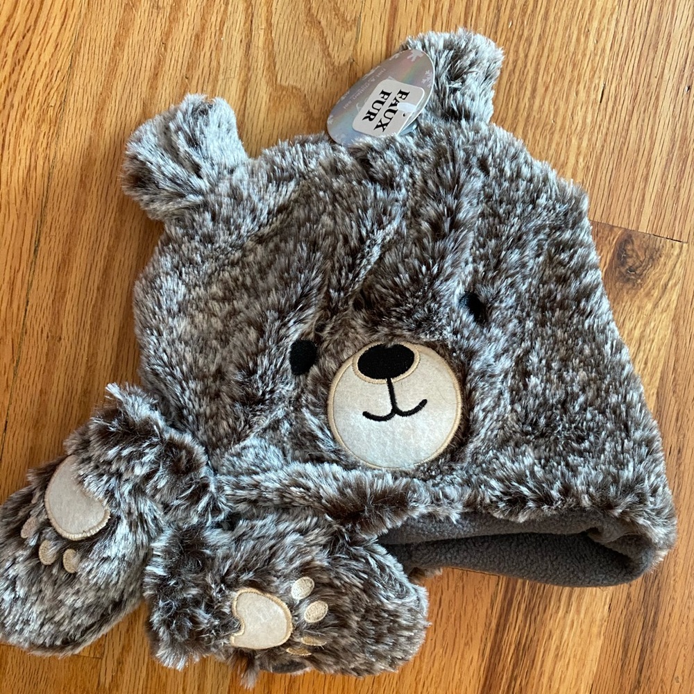 Infant hat and mitten set. Grey, never worn.